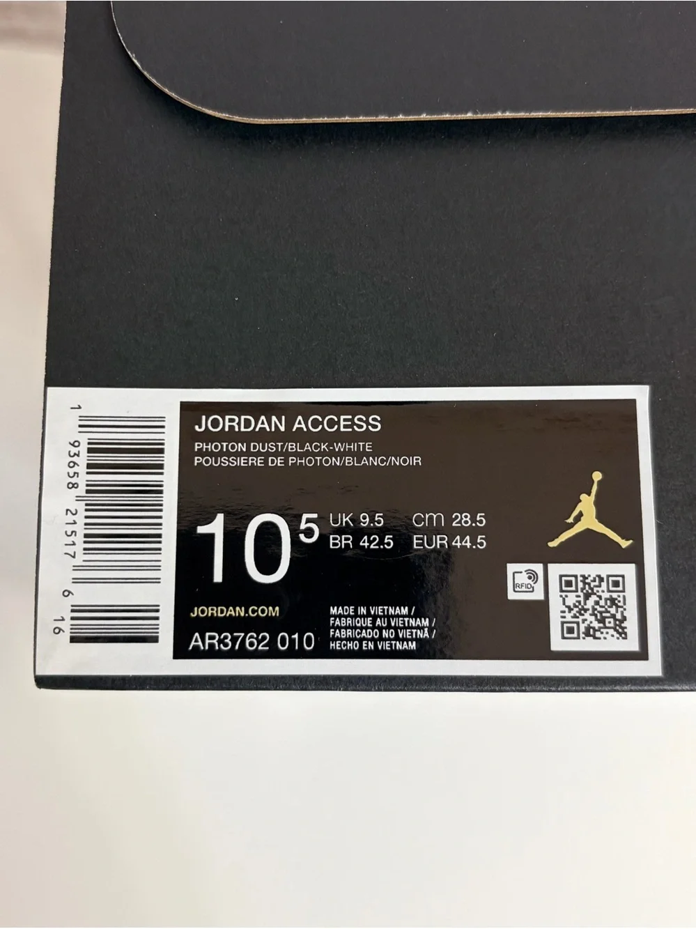 New Jordan Men’s Mid-Top Basketball Sneakers - Black/White Size 10.5